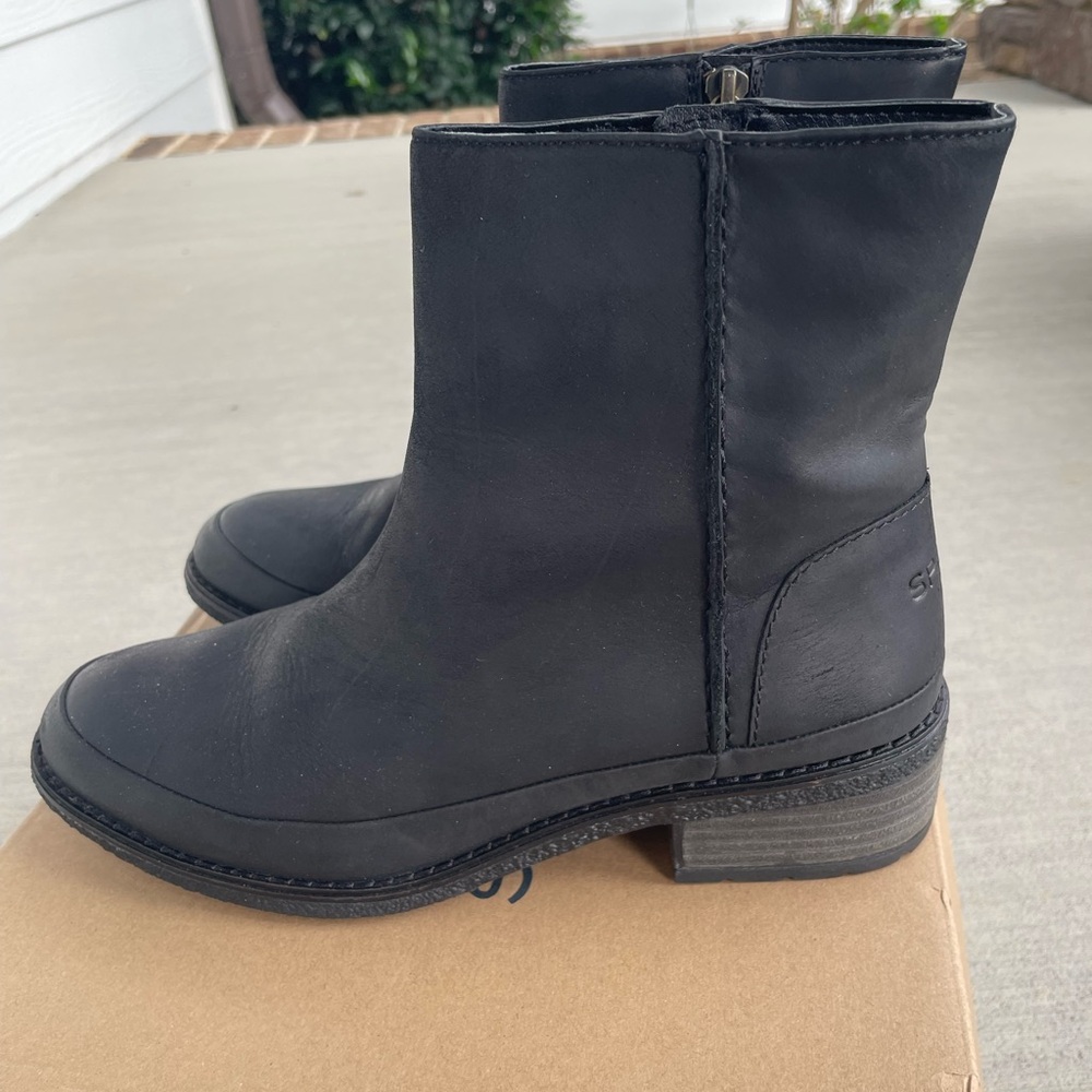 Sperry Black leather boots Women’s size 7